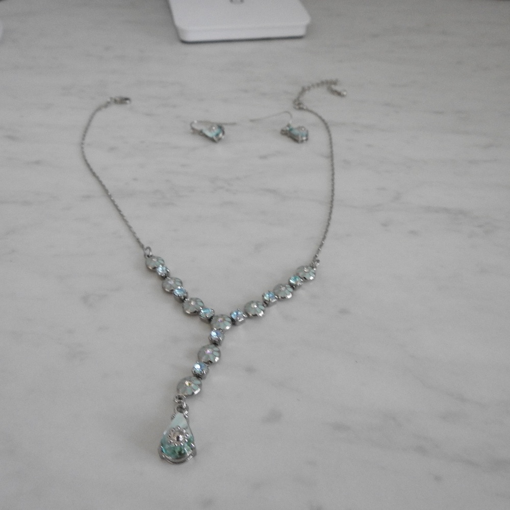 Avon Vintage 15.5 inches silver tone, blue rhinestone Y-drop necklace, earrings
